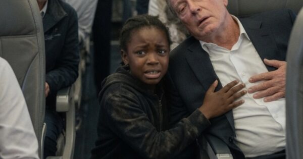 Billionaire Secret Revealed After a Girl Saved Him on a Flight
