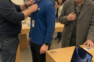 Apple Employee Fired for Helping Elderly Stranger in Store