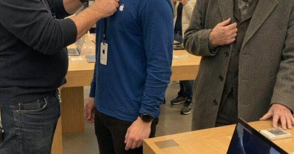 Apple Employee Fired for Helping Elderly Stranger in Store